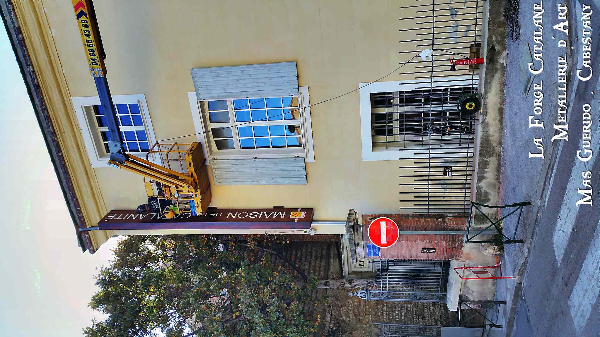 Enseigne caissonne en decoupe laser maison catalanite conseil general forge catalane.jpg